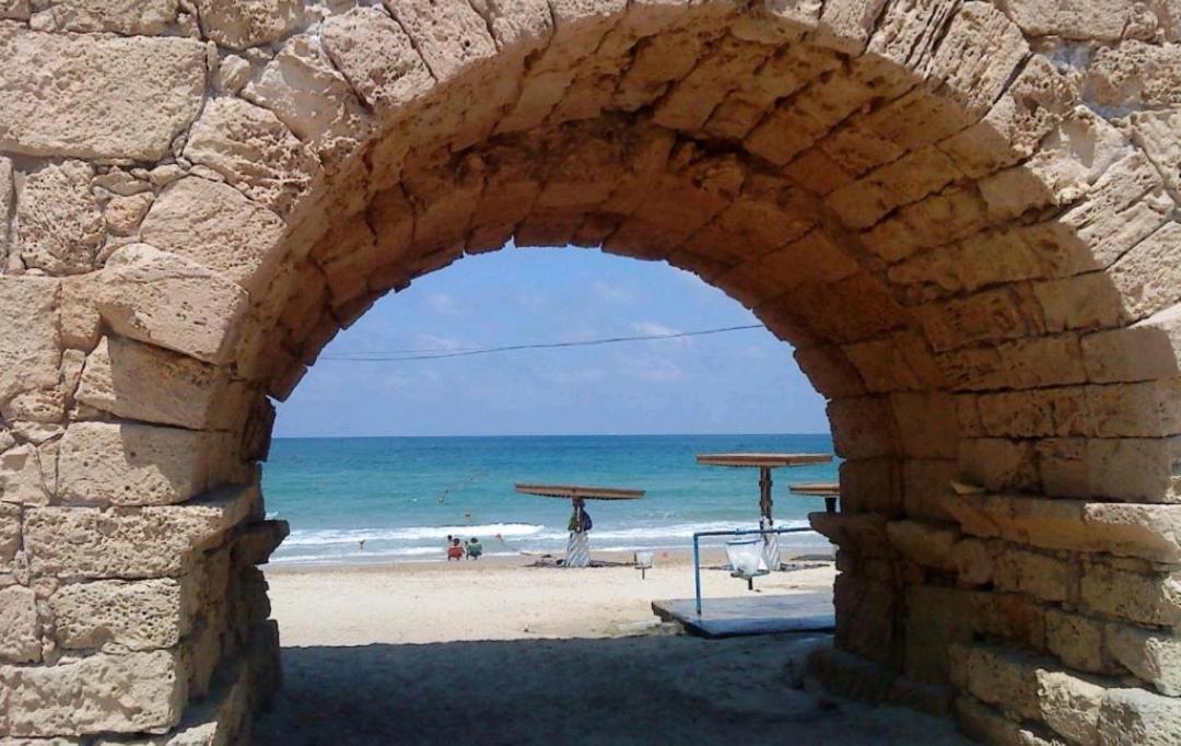 קיסריה Vacation apartments with a sea view -דירות נופש מול הים מראה חיצוני תמונה