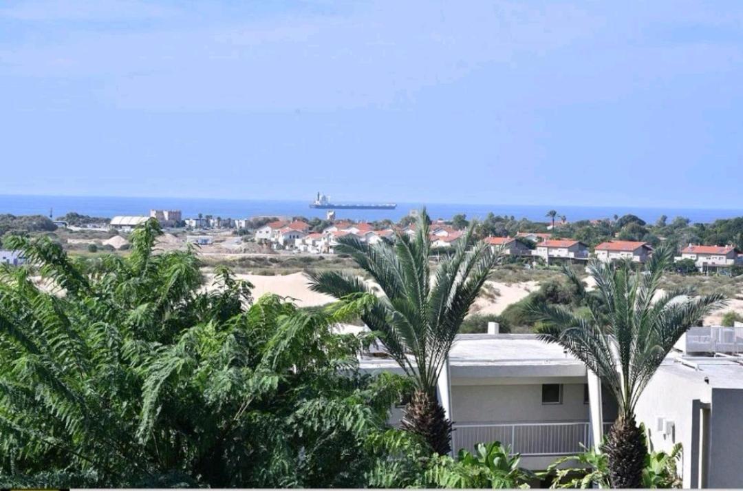 קיסריה Vacation apartments with a sea view -דירות נופש מול הים מראה חיצוני תמונה