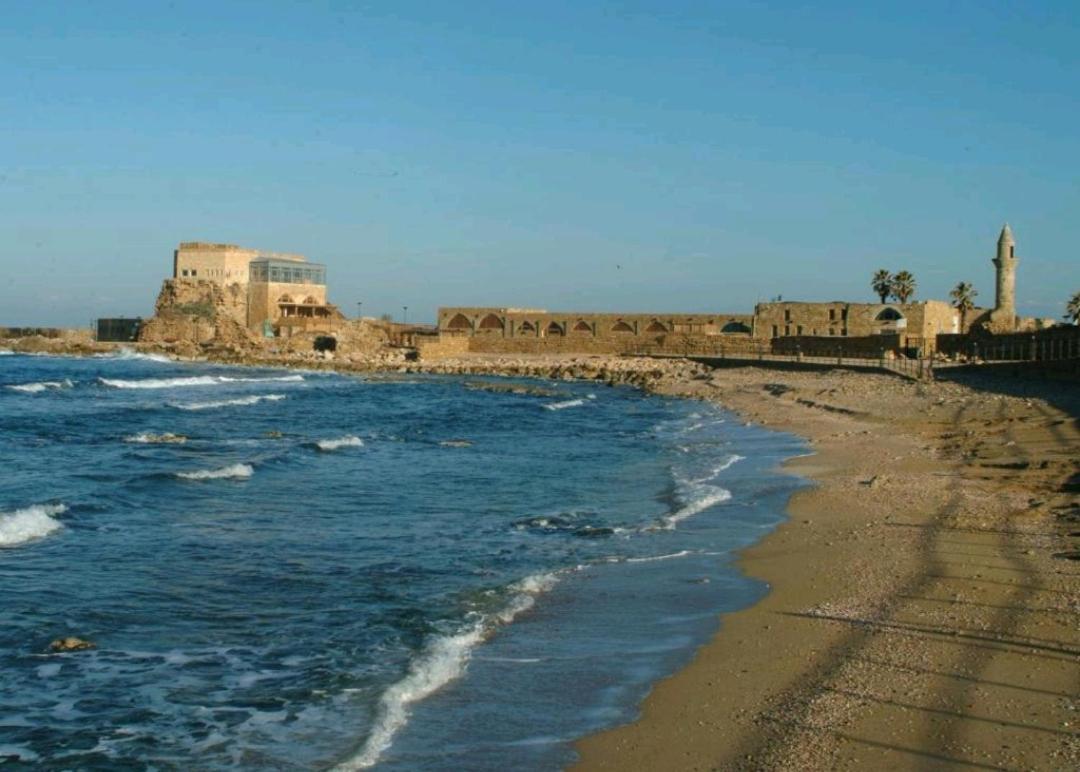 קיסריה Vacation apartments with a sea view -דירות נופש מול הים מראה חיצוני תמונה