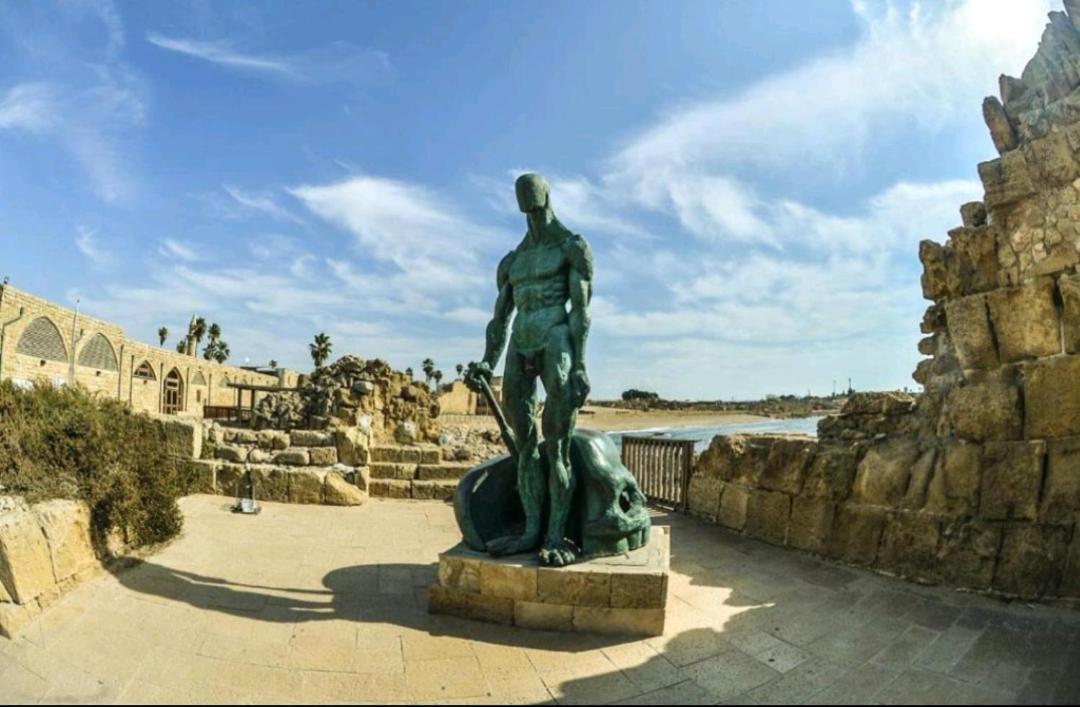 קיסריה Vacation apartments with a sea view -דירות נופש מול הים מראה חיצוני תמונה