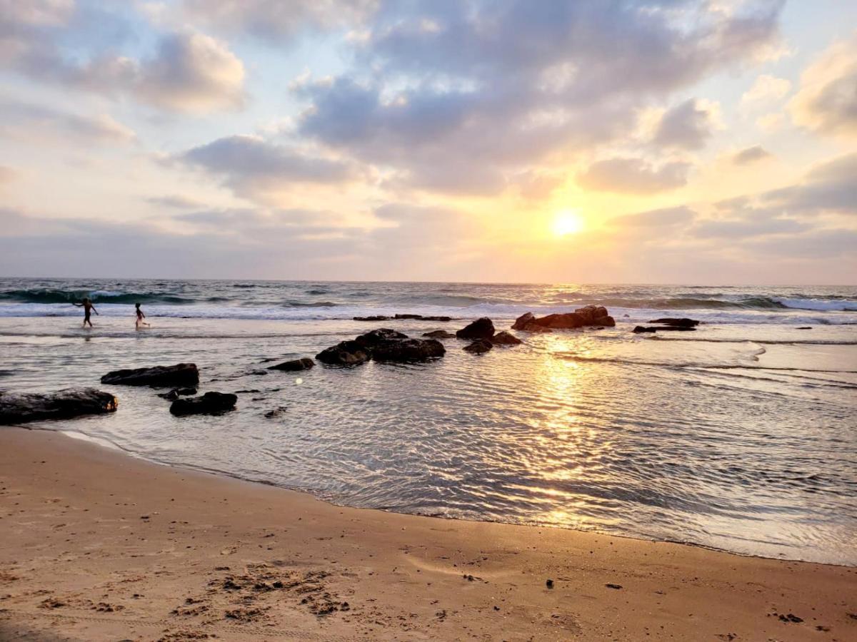 קיסריה Vacation apartments with a sea view -דירות נופש מול הים מראה חיצוני תמונה
