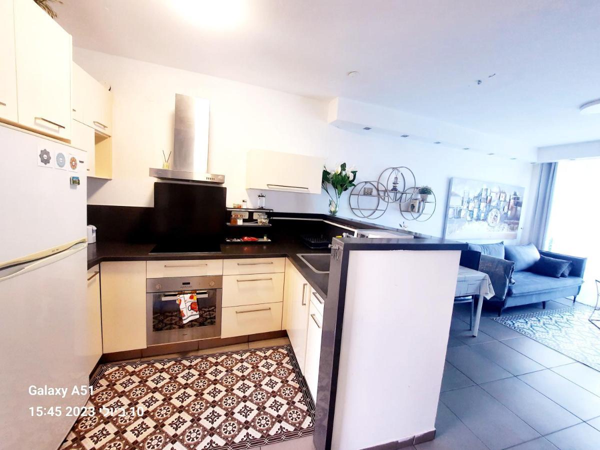 קיסריה Vacation apartments with a sea view -דירות נופש מול הים מראה חיצוני תמונה