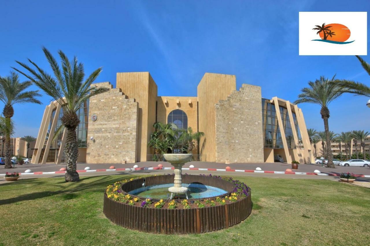 קיסריה Vacation apartments with a sea view -דירות נופש מול הים מראה חיצוני תמונה