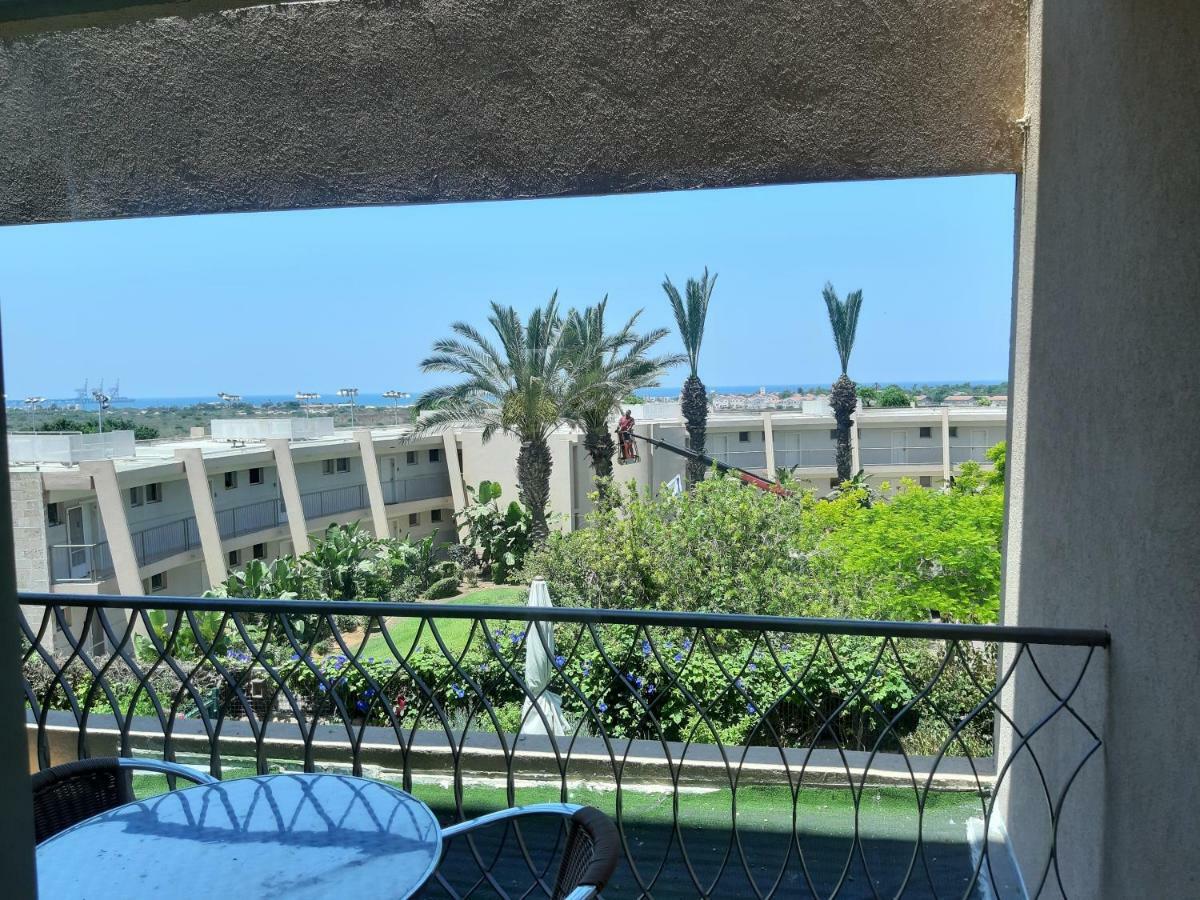 קיסריה Vacation apartments with a sea view -דירות נופש מול הים מראה חיצוני תמונה